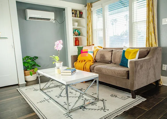 Visit The Beaches And Downtown From This Eclectic Apartment