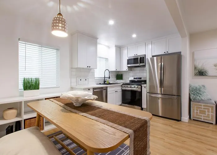 Stylish Long Beach Retreat Walk To Beach Bars