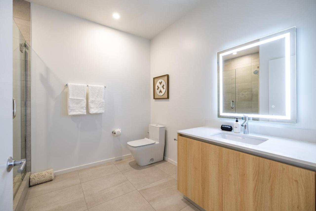 @ Marbella Lane - Sleek Corner Ocean View Apartment Long Beach