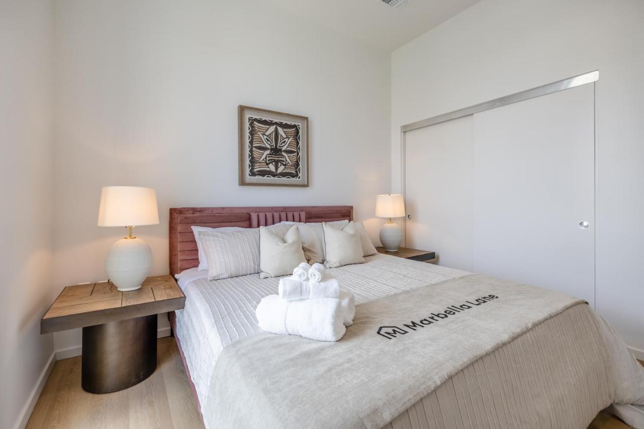 Apartment @ Marbella Lane - Sleek Corner Ocean View *