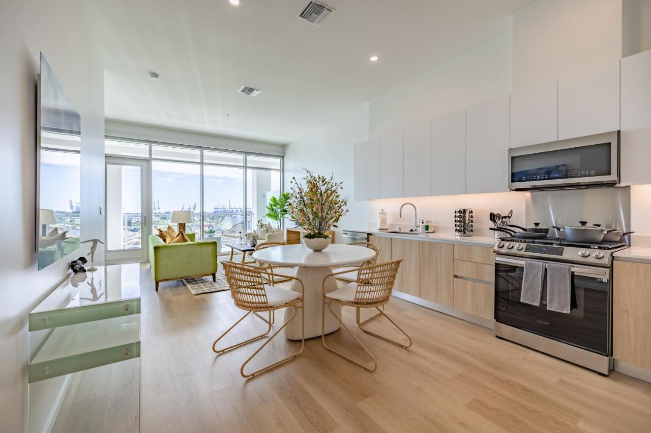 Apartment @ Marbella Lane - Sleek Corner Ocean View Long Beach