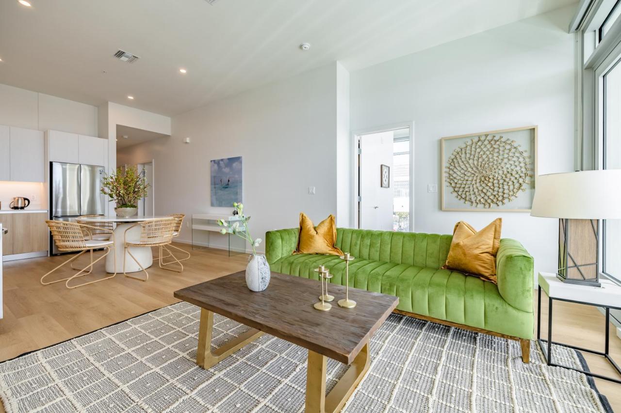 Apartment @ Marbella Lane - Sleek Corner Ocean View *