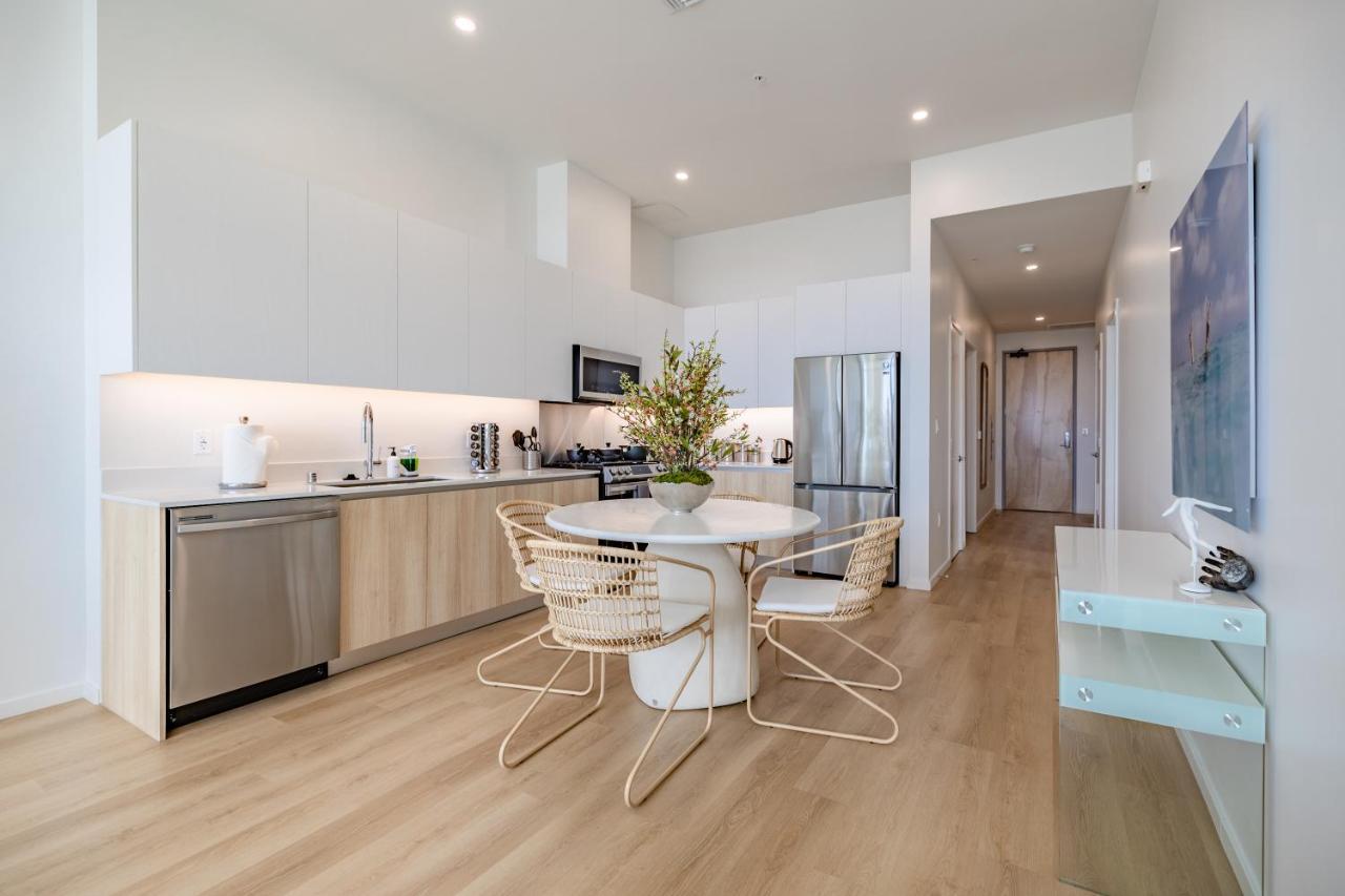 @ Marbella Lane - Sleek Corner Ocean View Apartment