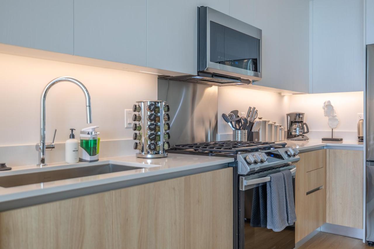 @ Marbella Lane - Sleek Corner Ocean View Apartment Long Beach