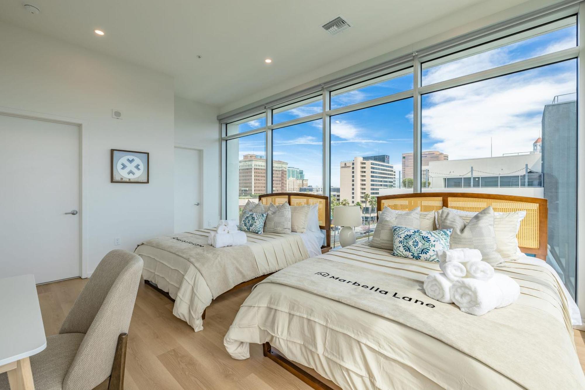 Apartment @ Marbella Lane - Sleek Corner Ocean View