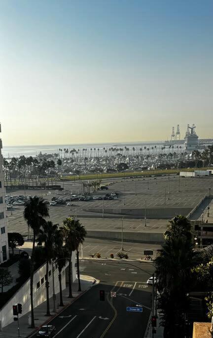 Apartment Ocean View Near Convention Center And