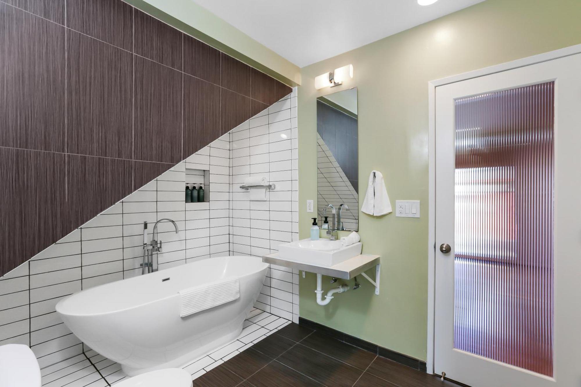 * Hot Tub * Steps To Villa *