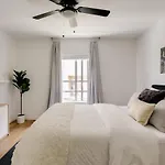 Sophisticated Long Beach Suite With Patio Dining And Parking Nrp21-00185