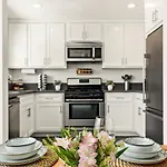 Spacious Coastal Apartment In A Colorful Community - Nrp22-00590