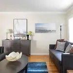 2Bd/2Ba In Belmont Shores! Close To Everything!