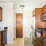 2Bd/2Ba In Belmont Shores! Close To Everything!
