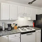 Convenient Long Beach Condo - Walk To Ocean!