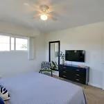 Airy Long Beach Condo Rental 2 Mi To Ocean!