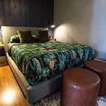 Charming Historic Apartment Mins To Convention Center, Beaches And Downtown Attractions