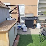 Urban Farm House +Hot Tub+Pool
