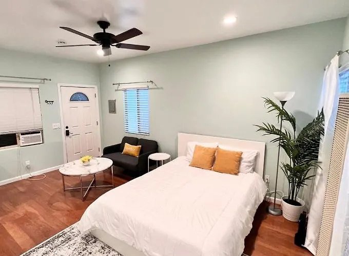 Beach Suite - Steps From The Beach & Downtown