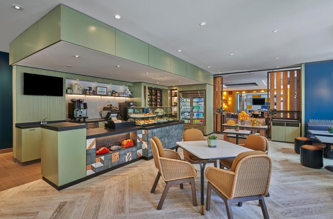 Hyatt Centric The Pike Long Otel 4*