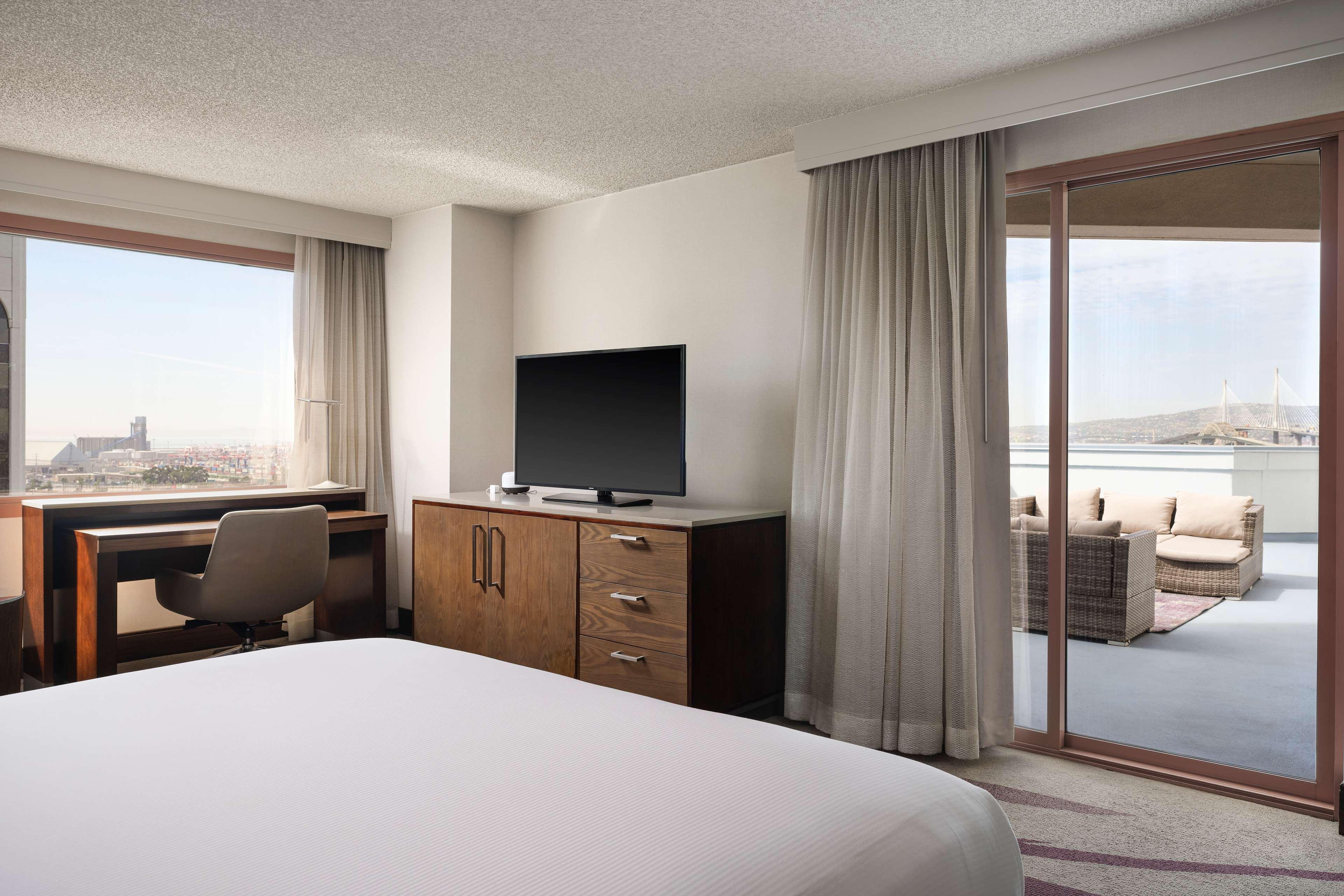 Hilton Long