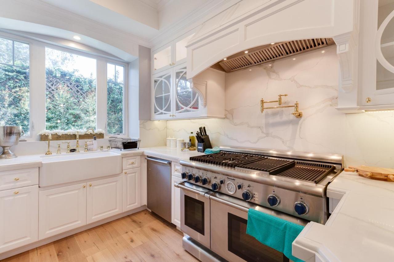 Beautiful 2 Story Right By The Water, Ocean View
