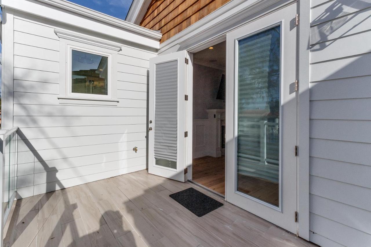 Villa Beautiful 2 Story Right By The Water, Ocean View Long Beach