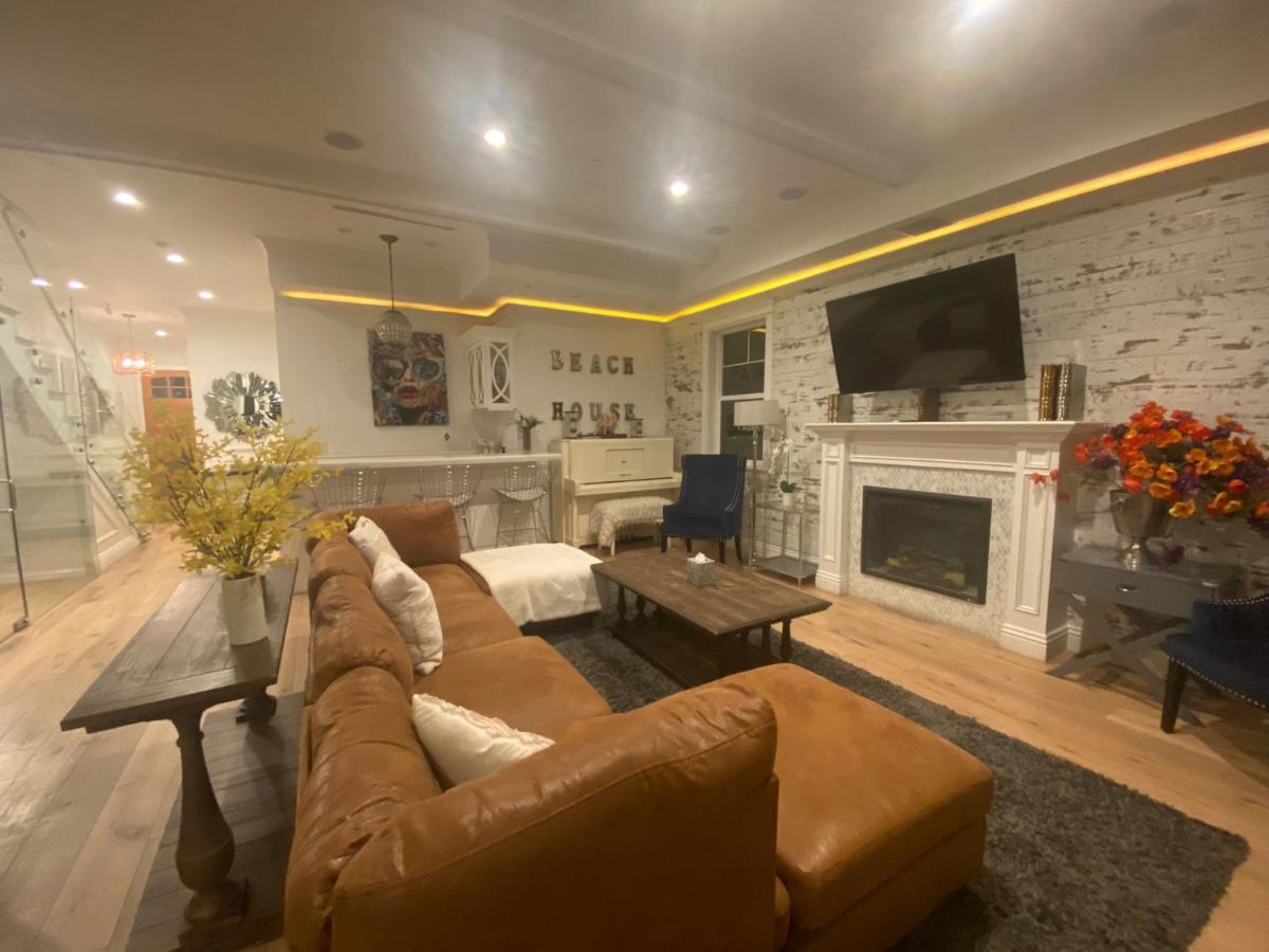 Beautiful 2 Story Right By The Water, Ocean View Villa *