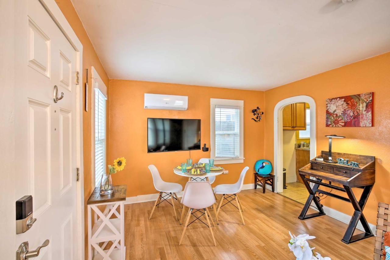 Colorful Long With Patio And Grill Holiday home