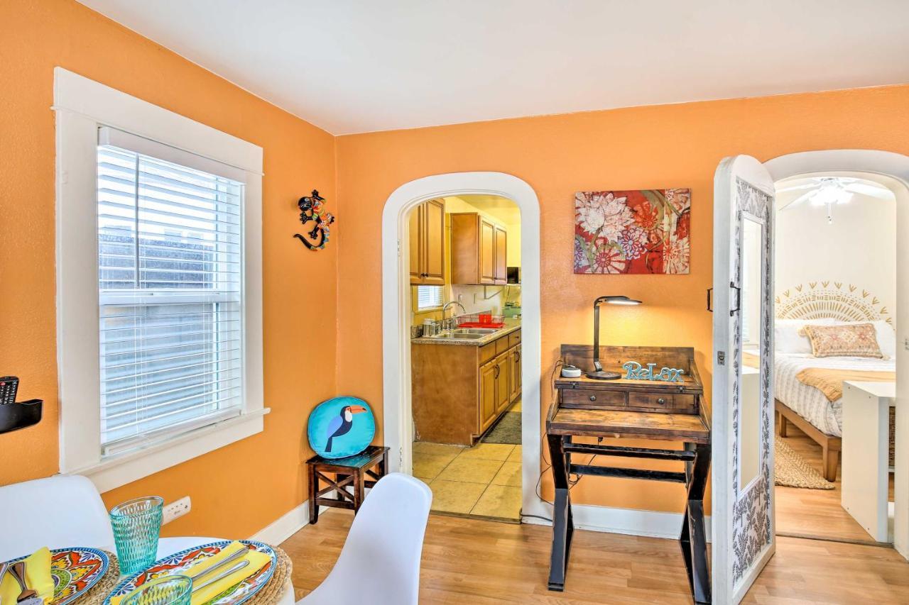 Colorful Long With Patio And Grill Holiday home *