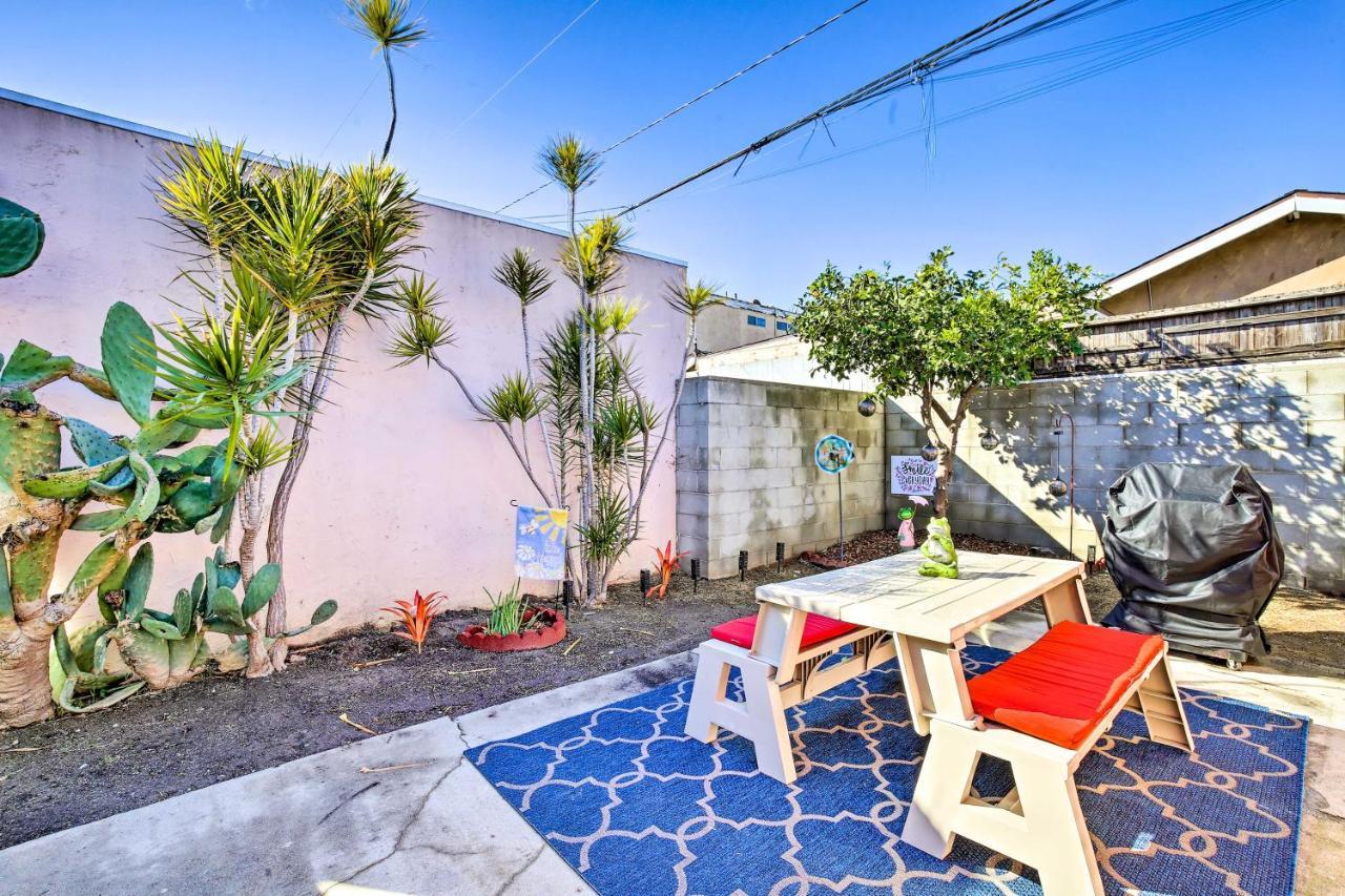 Colorful Long With Patio And Grill Holiday home