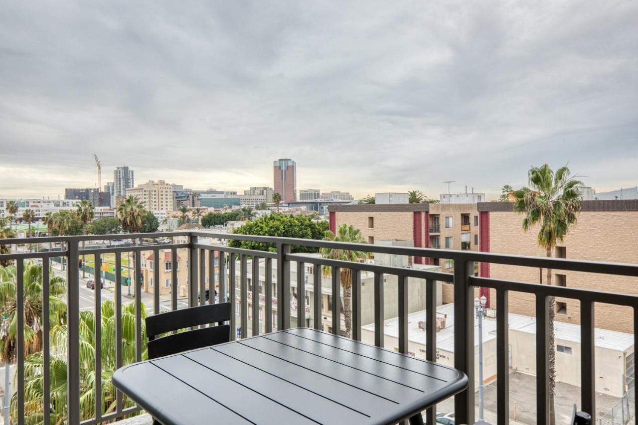 Long 2br W Gym Pool Nr Shops Bars Lax-619