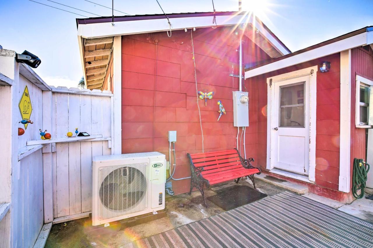 Colorful Long With Patio And Grill *
