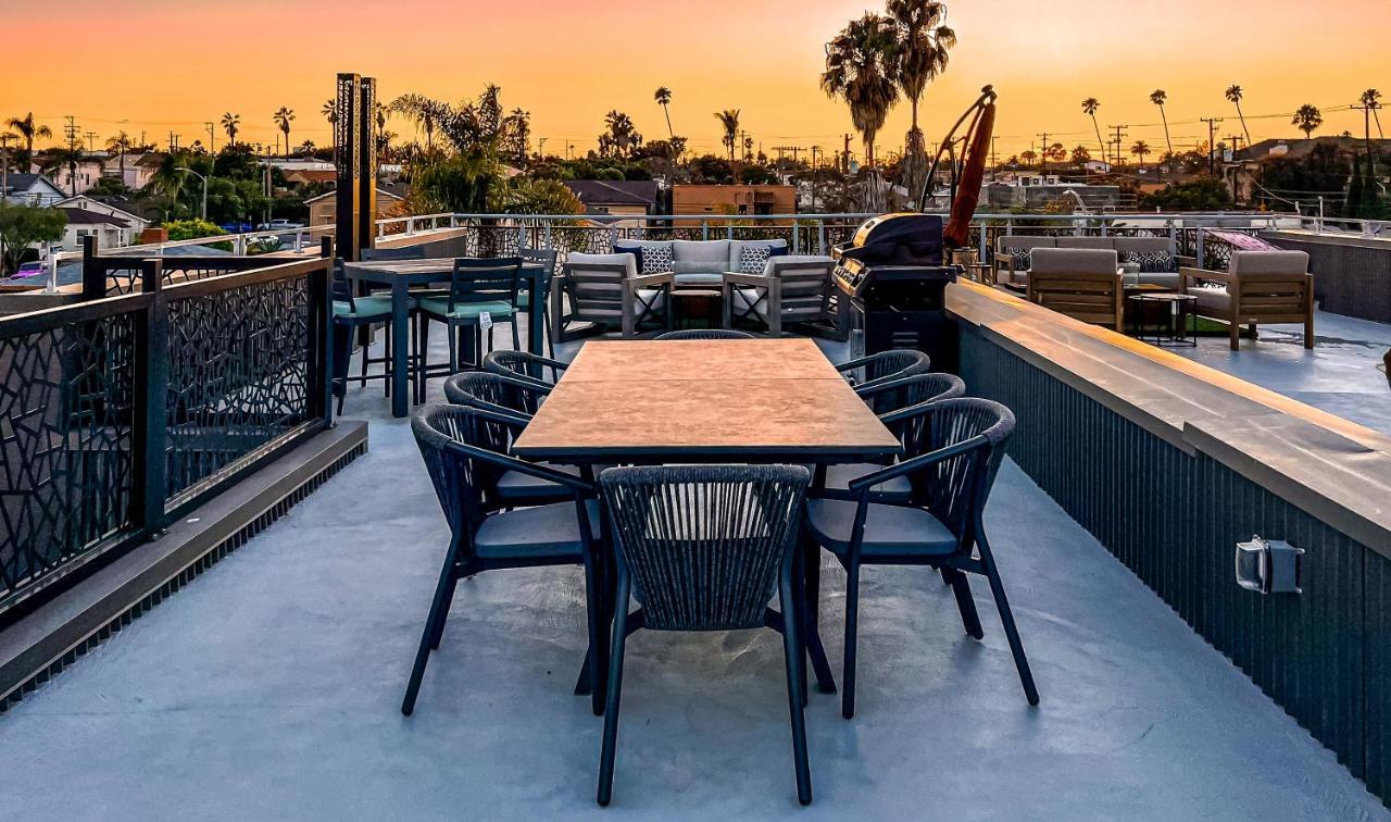 New Luxury Concrete Just Minutes From The *