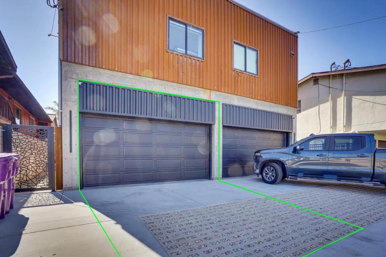New Luxury Concrete Just Minutes From The Long Beach