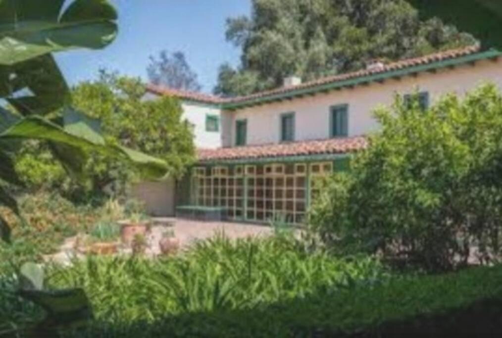 Apartment Beautiful Spacious 2 Bedroom, 2 Bathroom