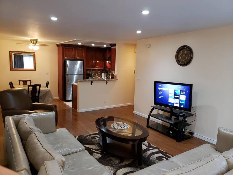 Apartment Beautiful Spacious 2 Bedroom, 2 Bathroom Long Beach