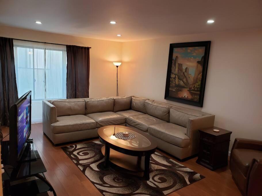 Apartment Beautiful Spacious 2 Bedroom, 2 Bathroom