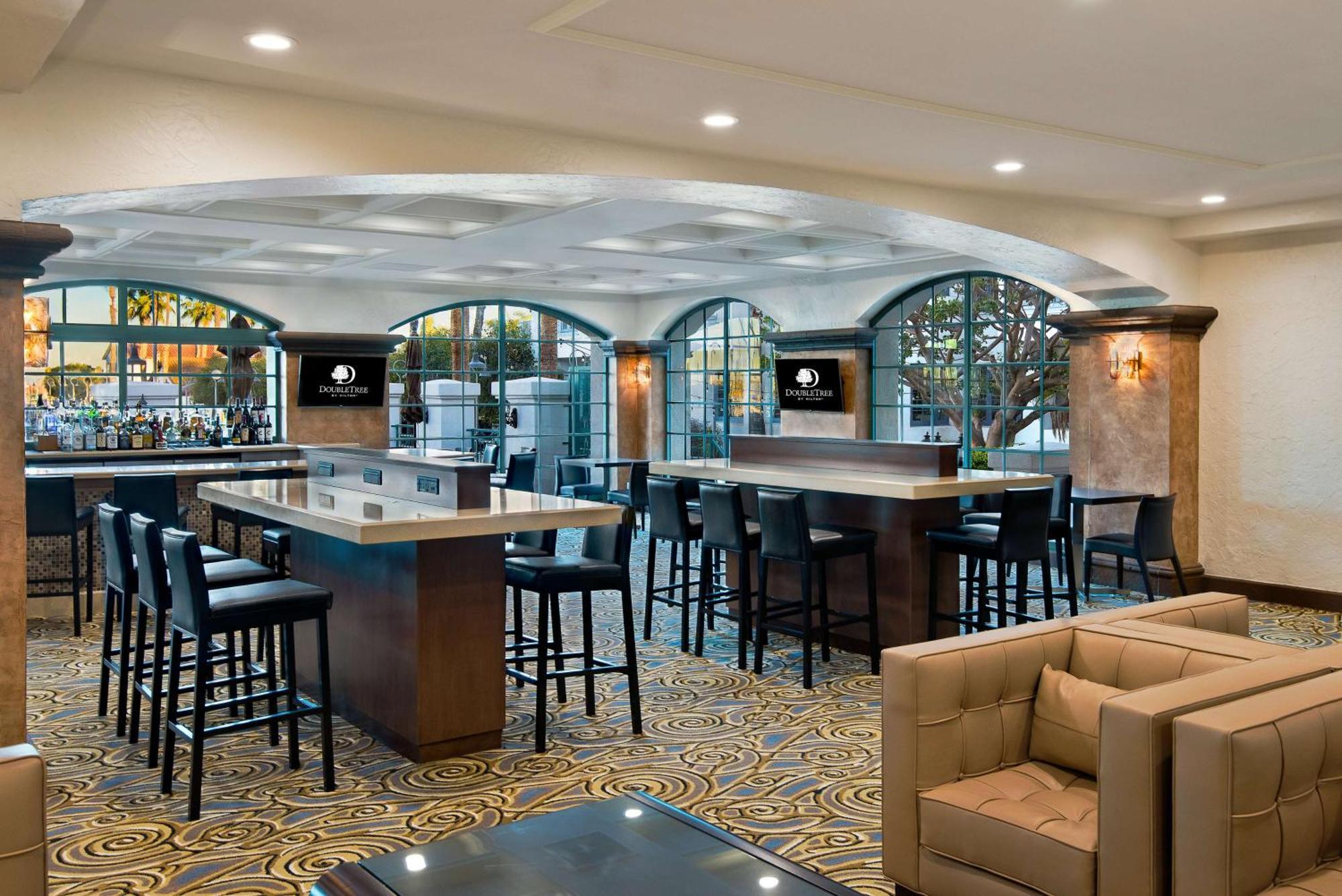 Doubletree By Hilton San Pedro Otel 3*