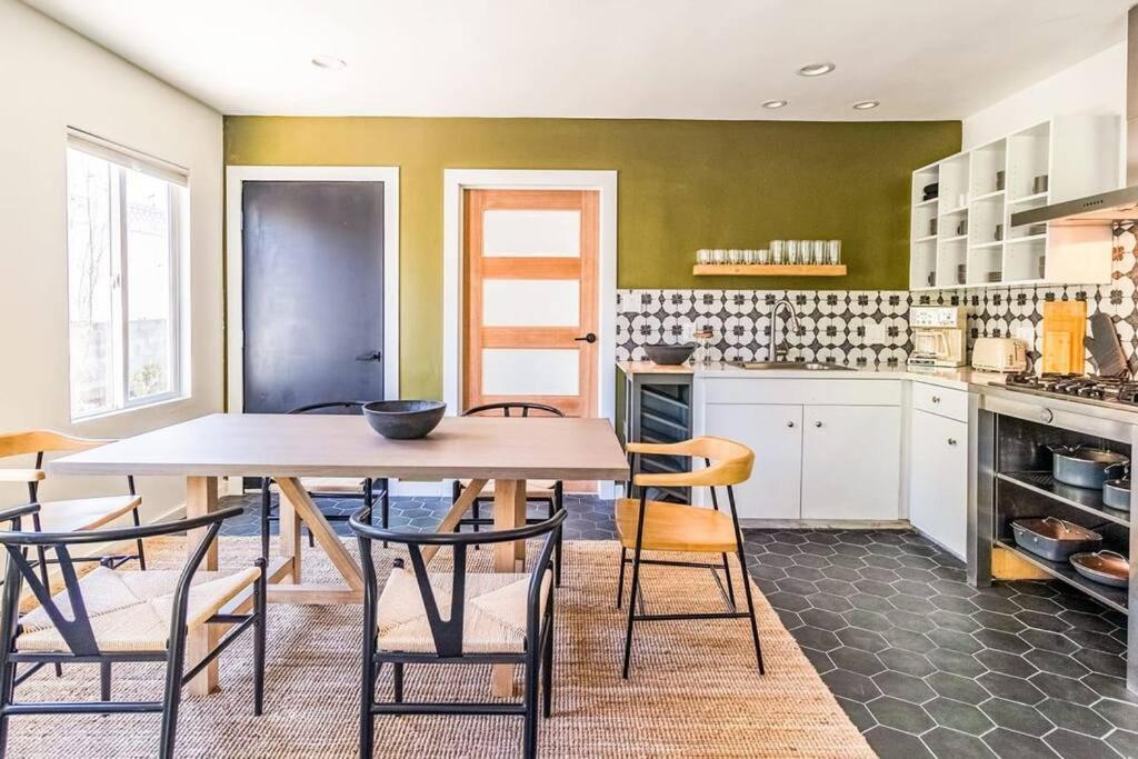 Apartment Contemporary Front House W Shared Patio Long Beach