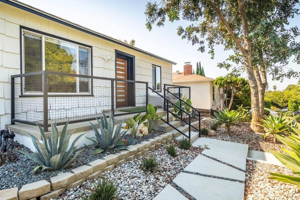 Apartment Contemporary Front House W Shared Patio Long Beach