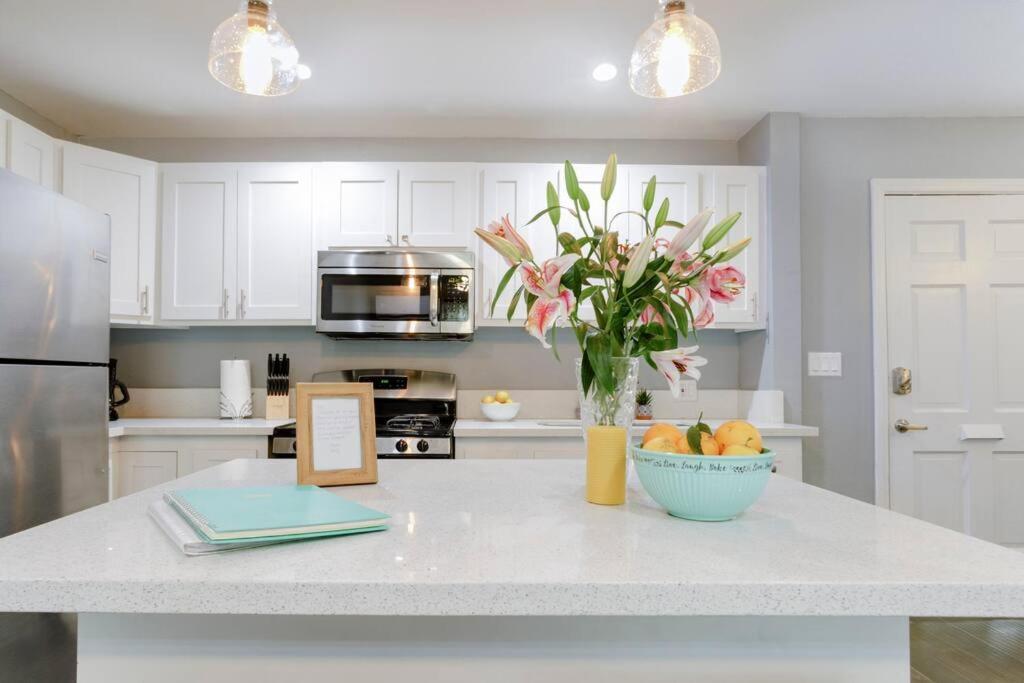 Located In Historic District Mins To Downtown, Beaches & Convention Center * Long Beach