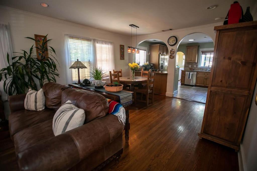 Long Beautiful Private Area Holiday home *