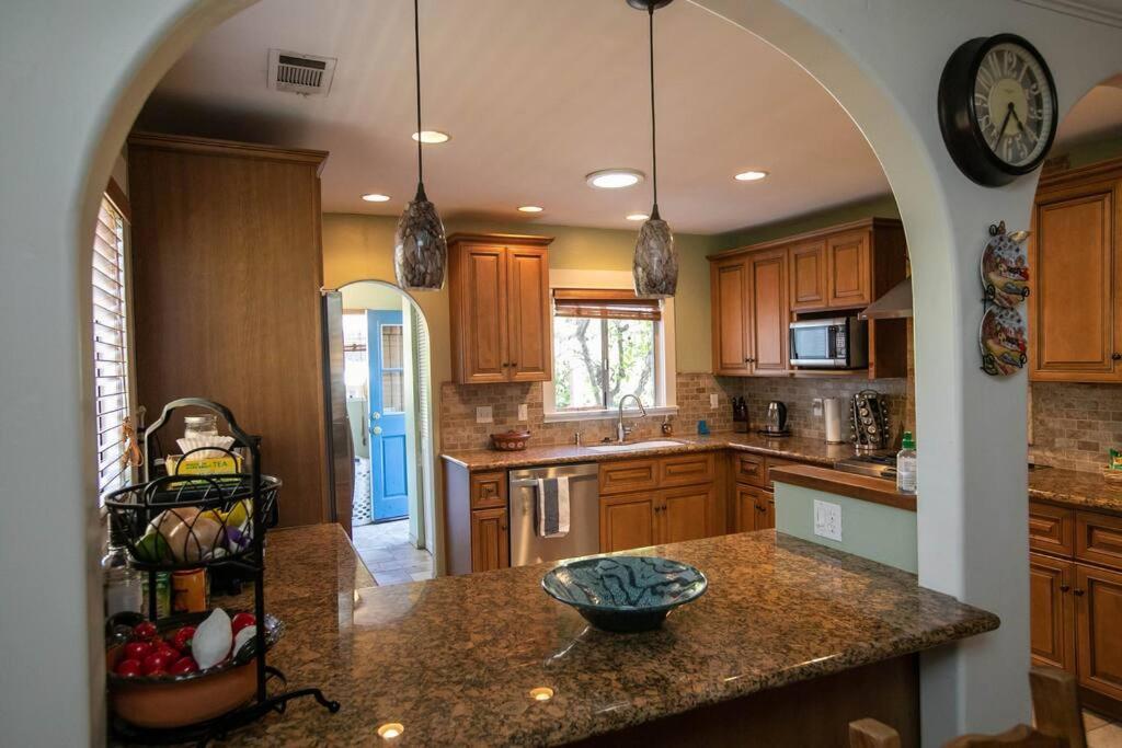 Long Beautiful Private Area Holiday home *