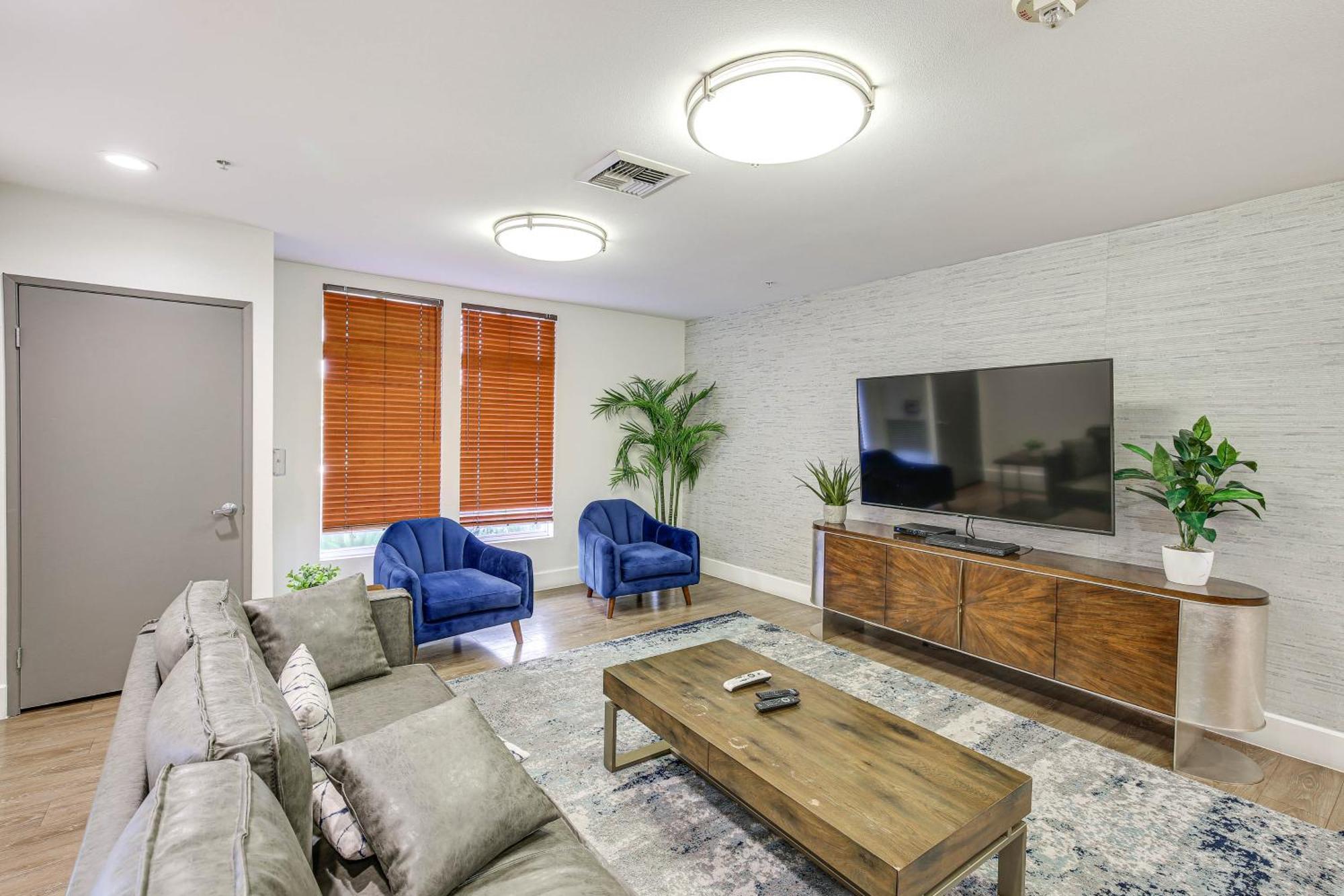 Luxe Long With Pool 1 Mi To Shoreline! * Long Beach