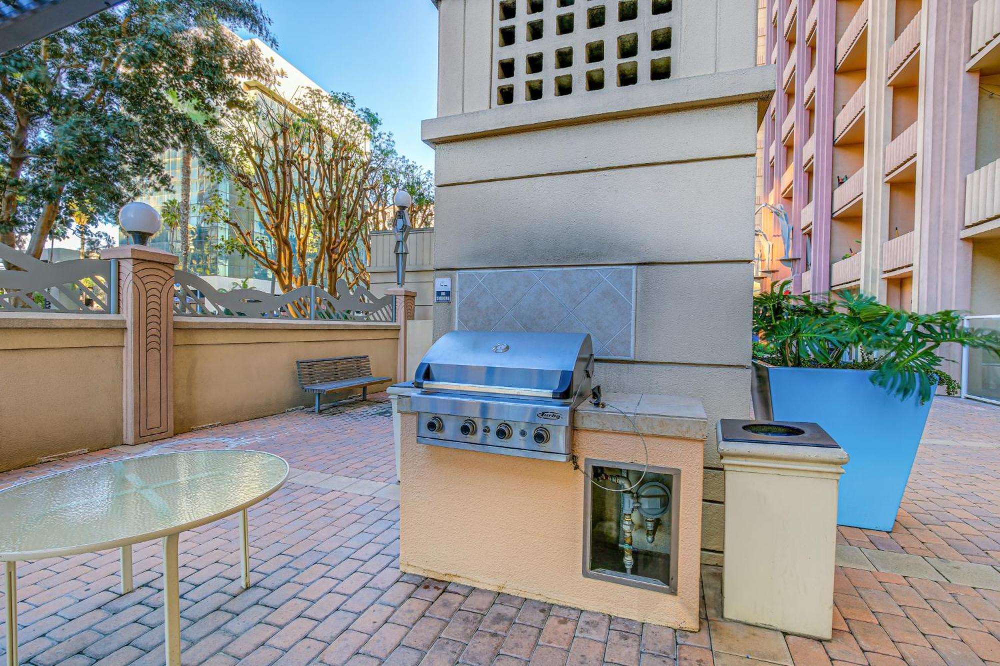 Luxe Long With Pool 1 Mi To Shoreline! Apartment *