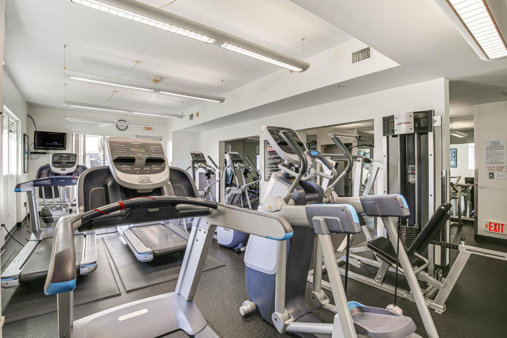 Apartment Luxe Long With Pool 1 Mi To Shoreline! Long Beach