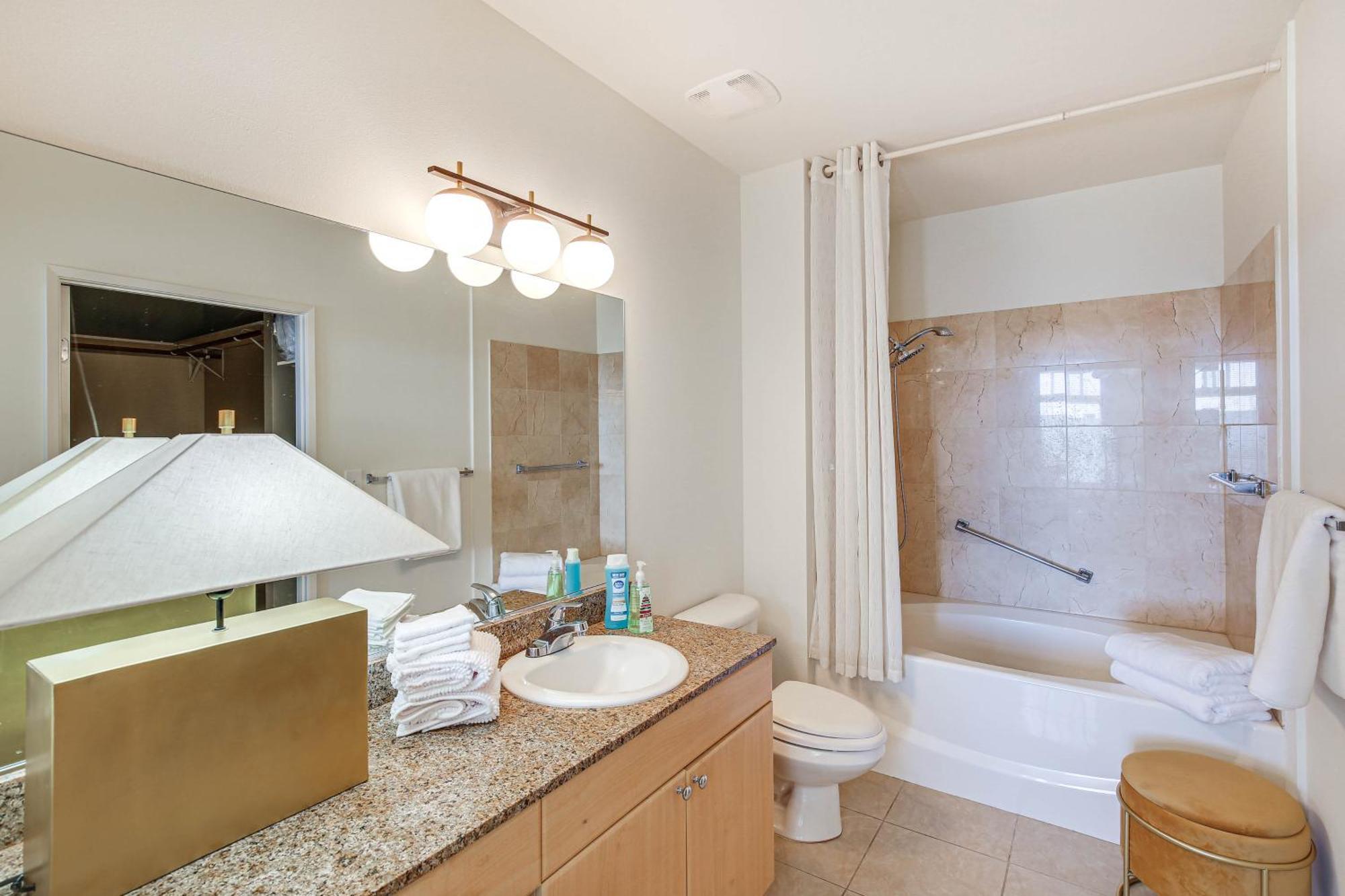 Luxe Long With Pool 1 Mi To Shoreline! Long Beach