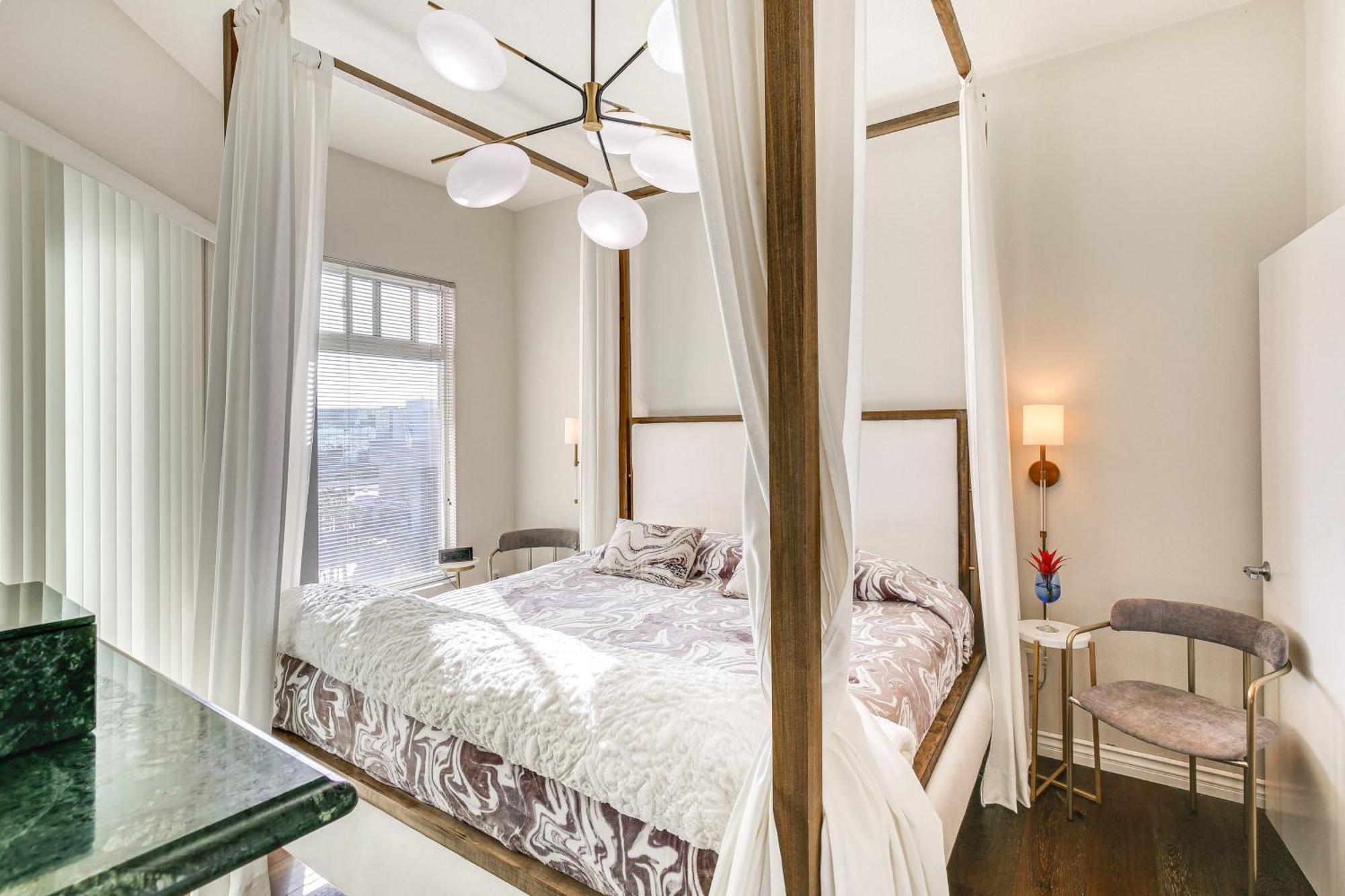 Luxe Long With Pool 1 Mi To Shoreline! *