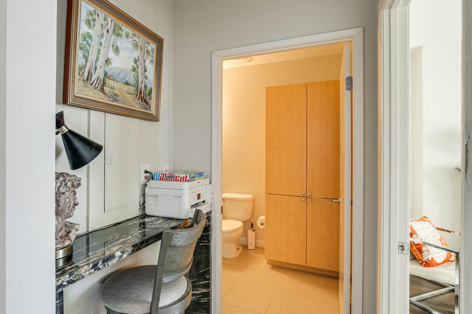 Luxe Long With Pool 1 Mi To Shoreline! Apartment Long Beach