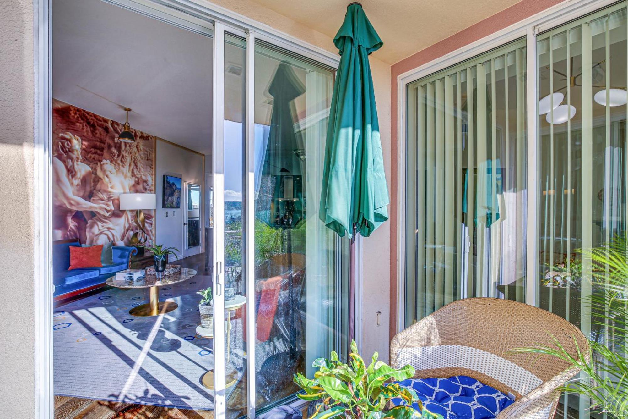 Luxe Long With Pool 1 Mi To Shoreline! Apartment *