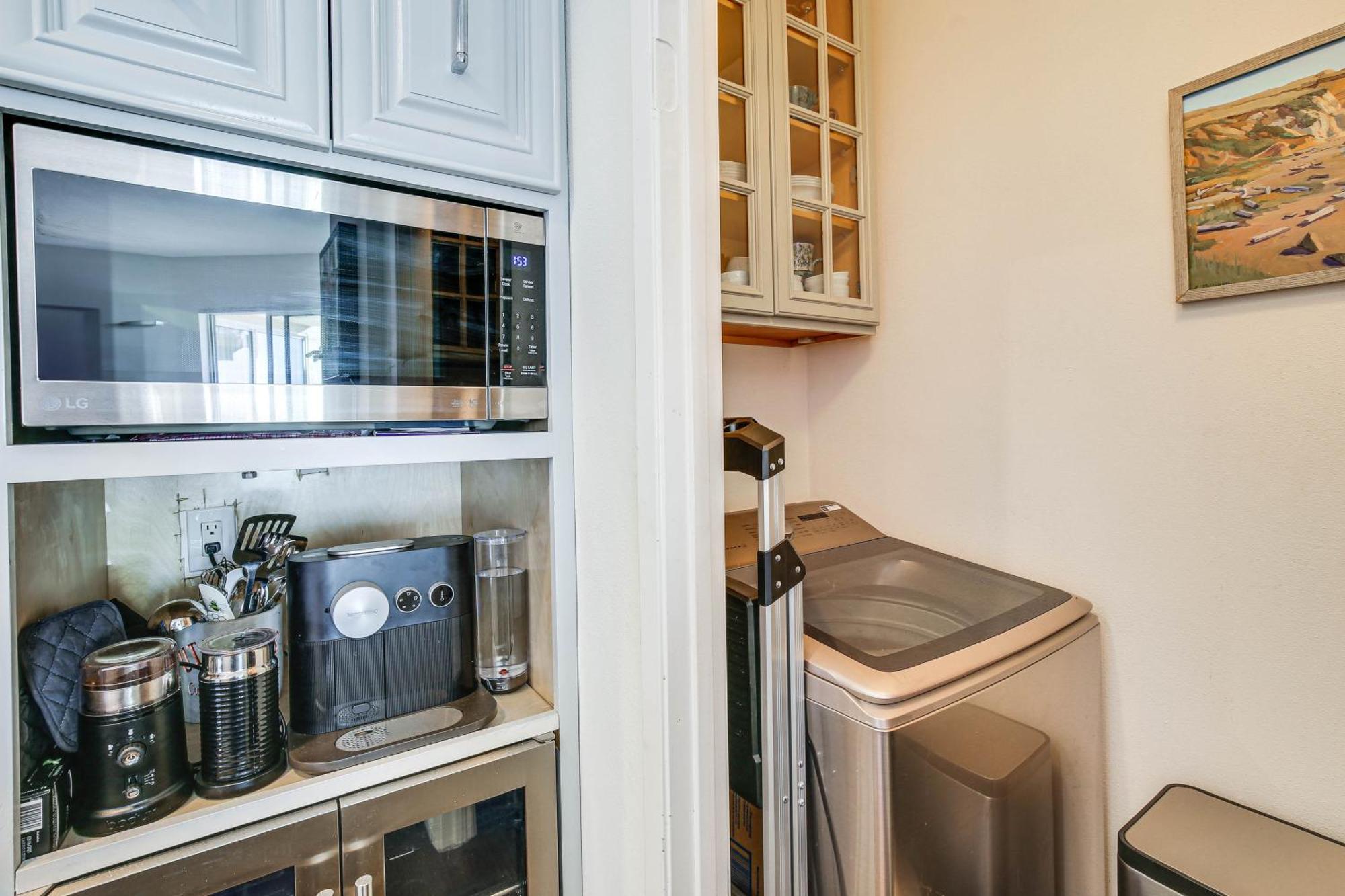Apartment Luxe Long With Pool 1 Mi To Shoreline!