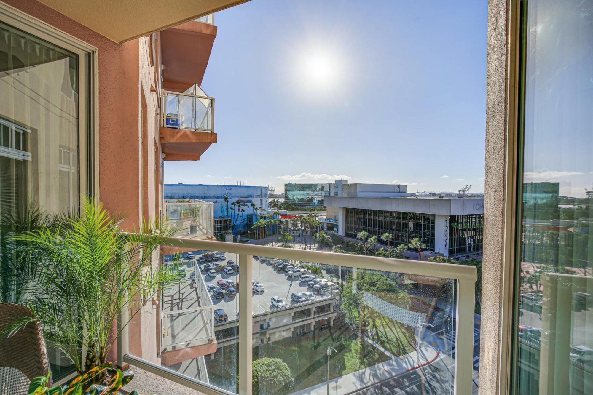 Apartment Luxe Long With Pool 1 Mi To Shoreline! *